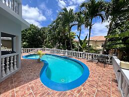 5 Bed Villa Sleeps 14 - Private Pool