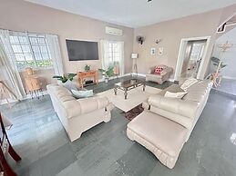 5 Bed Villa Sleeps 14 - Private Pool