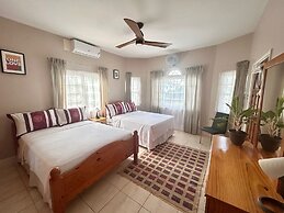 5 Bed Villa Sleeps 14 - Private Pool