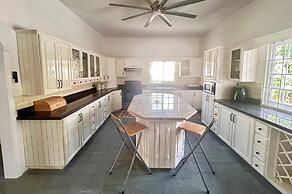 5 Bed Villa Sleeps 14 - Private Pool