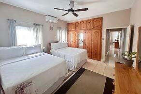 5 Bed Villa Sleeps 14 - Private Pool