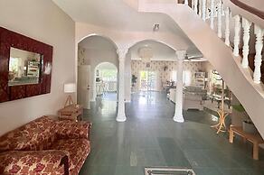5 Bed Villa Sleeps 14 - Private Pool