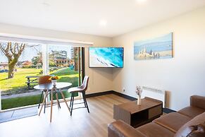 Sea Edge Beachside Hotel