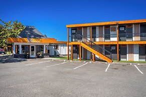 Sea Edge Beachside Hotel