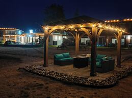 Sea Edge Beachside Hotel