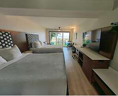 Sea Edge Beachside Hotel