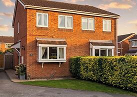 2 Bed House - Sleeps 4 - Parking - Pets - Garden