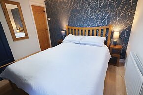 Merlins Cabin - 2 Bed - Blaen Cedi Farm