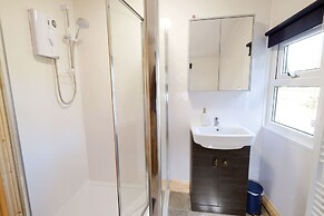 Merlins Cabin - 2 Bed - Blaen Cedi Farm