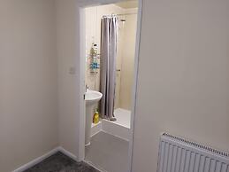 2-beds Studio Located in Parkgate Rotherham