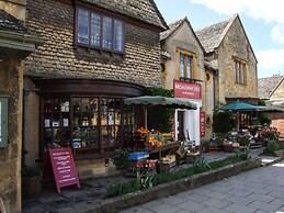 The Cotswold Holiday Lodge