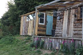 Wood Cabin & 4 Large Bell Tents - Hapus Hideaway