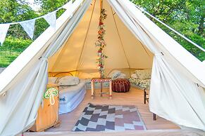 Wood Cabin & 4 Large Bell Tents - Hapus Hideaway