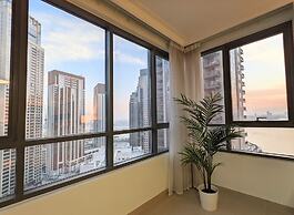 Lux BnB  Dubai Creek Harbour BLVD Views