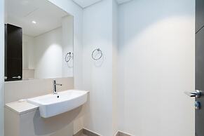 Lux BnB  Dubai Creek Harbour BLVD Views