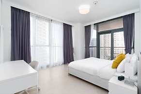 Lux BnB  Dubai Creek Harbour BLVD Views