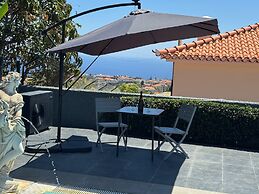 Funchal Apt- Sleeps 2 - Pool & Garden - Madeira