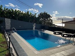 Funchal Apt- Sleeps 2 - Pool & Garden - Madeira