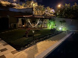 Funchal Apt- Sleeps 2 - Pool & Garden - Madeira
