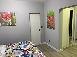 Funchal Apt- Sleeps 2 - Pool & Garden - Madeira