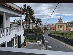 Funchal Apt- Sleeps 2 - Pool & Garden - Madeira