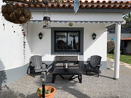 Funchal Apt- Sleeps 2 - Pool & Garden - Madeira