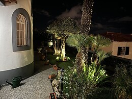 Funchal Apt- Sleeps 2 - Pool & Garden - Madeira