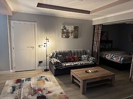 Funchal Apt- Sleeps 2 - Pool & Garden - Madeira