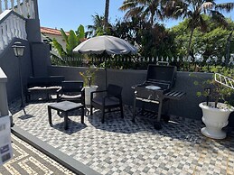 Funchal Apt- Sleeps 2 - Pool & Garden - Madeira
