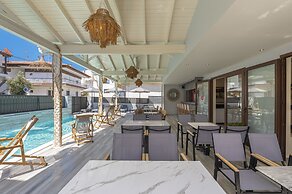 Adonis Hotel