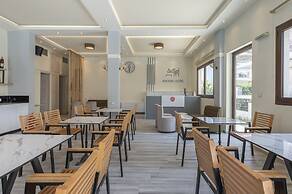Adonis Hotel