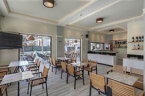 Adonis Hotel
