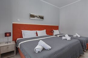 Adonis Hotel