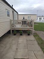 2 Bedroom 6 Berth Caravan With Decking