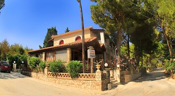 Pyrgaraki Studios and Apartments