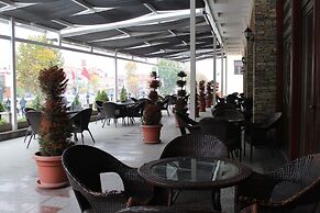 Hotel Theranda