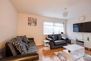 Lovely 2 Bedroom Apartment With Fireplace
