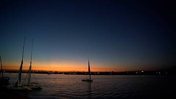 Lotus Luxor Hotel