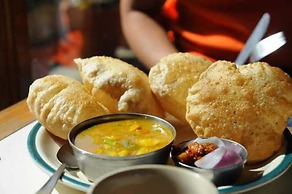 Goroomgo Laximi Guest House Goa