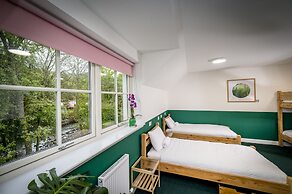 Loch Ness Bunk Inn