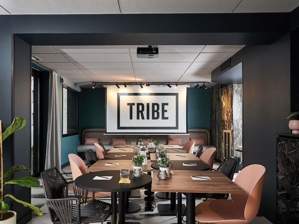 Tribe Paris La Defense Esplanade
