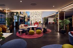 Cardo Brussels, Autograph Collection