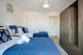 Captivating 3-bed Apartment in Grays