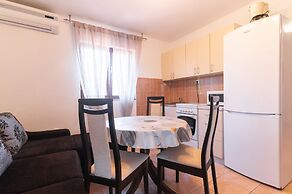 Seafront Spacious Apartment Spazzio