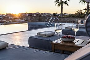 Akrolithos luxury suites
