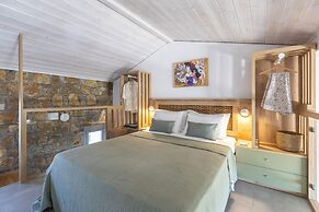 Akrolithos luxury suites