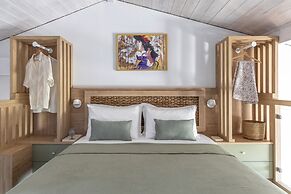 Akrolithos luxury suites