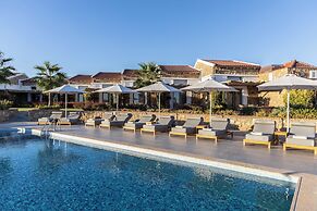 Akrolithos luxury suites