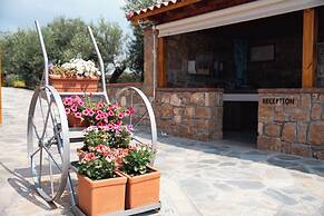 Akrolithos luxury suites