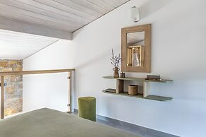 Akrolithos luxury suites